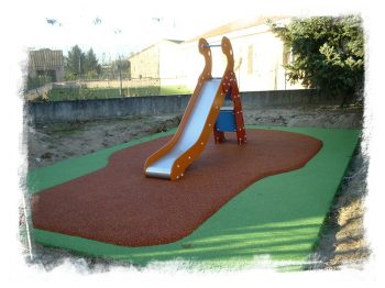 Sol coulé pour une aire de jeux à Paray-Le-Monial